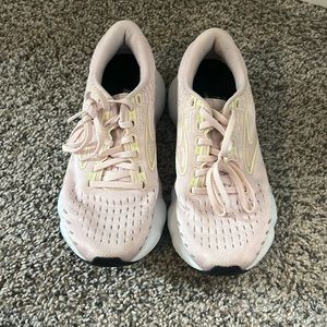 Woman’s Brooks Running Sneakers
